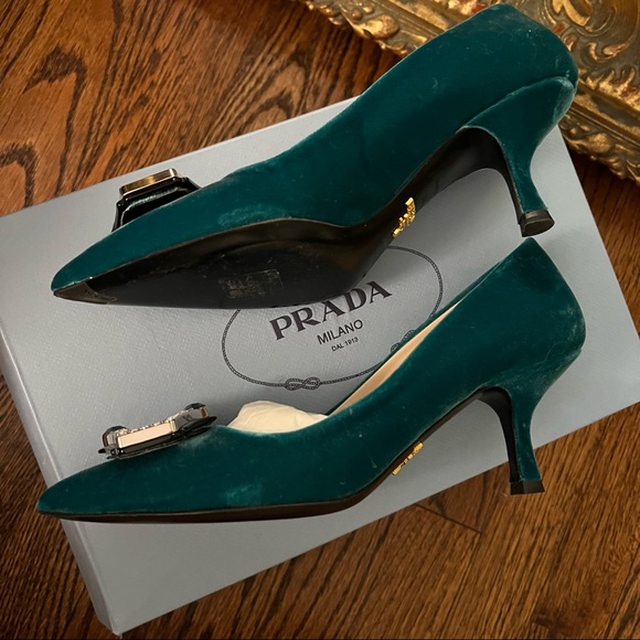 Green velvet Prada heels - Picture 3 of 7